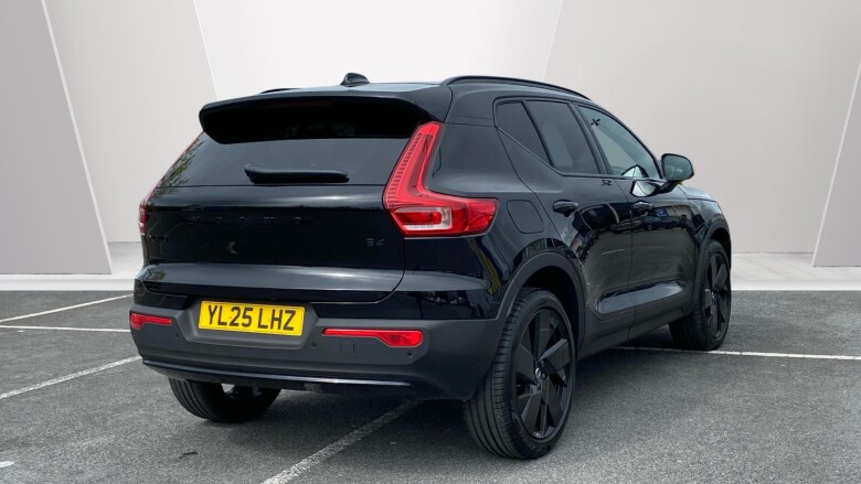 Volvo XC40 2.0 B4P Plus Black Edition 5dr Auto Petrol Estate